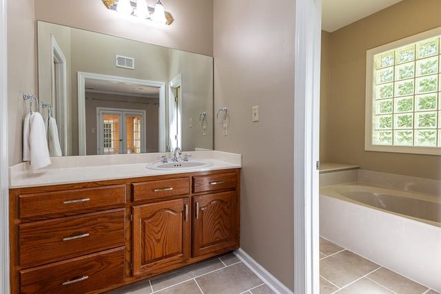 8492 WINDOLYN CIR N, Bartlett, TN 38133
