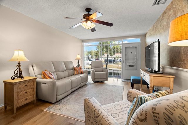 4353 TAHITIAN GARDENS CIR B, Holiday, FL 34691