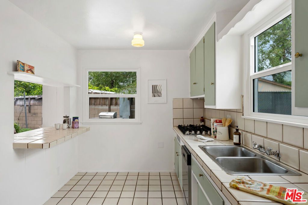 Image 11 of property listing at 22736 Cantlay Street, West Hills, CA 91307