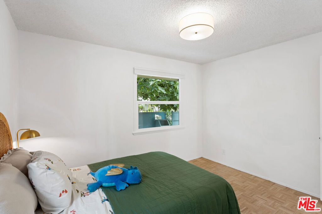 Image 17 of property listing at 22736 Cantlay Street, West Hills, CA 91307