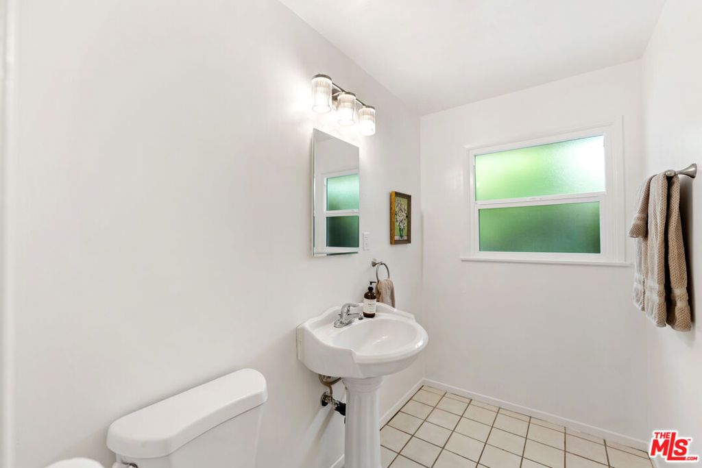 Image 20 of property listing at 22736 Cantlay Street, West Hills, CA 91307