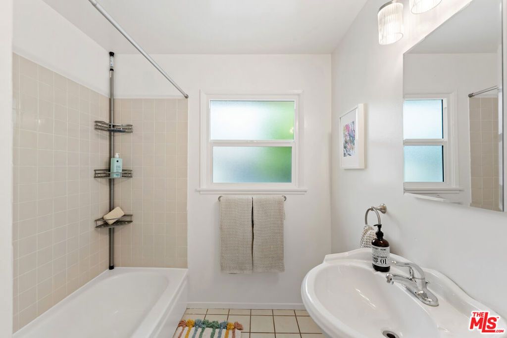 Image 21 of property listing at 22736 Cantlay Street, West Hills, CA 91307