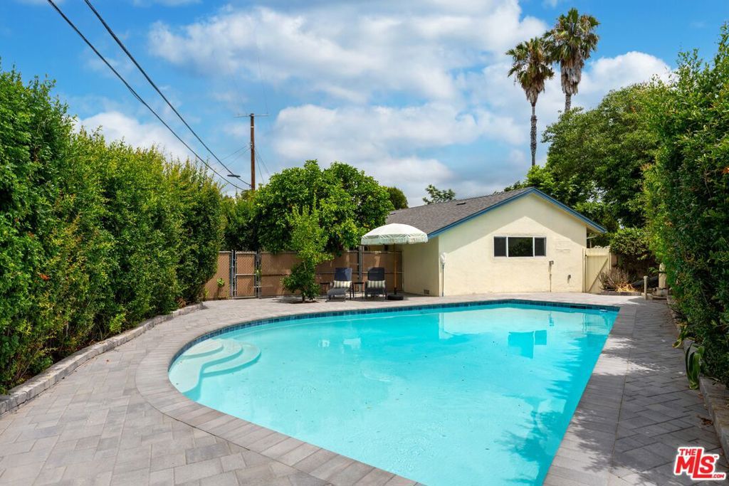 Image 27 of property listing at 22736 Cantlay Street, West Hills, CA 91307