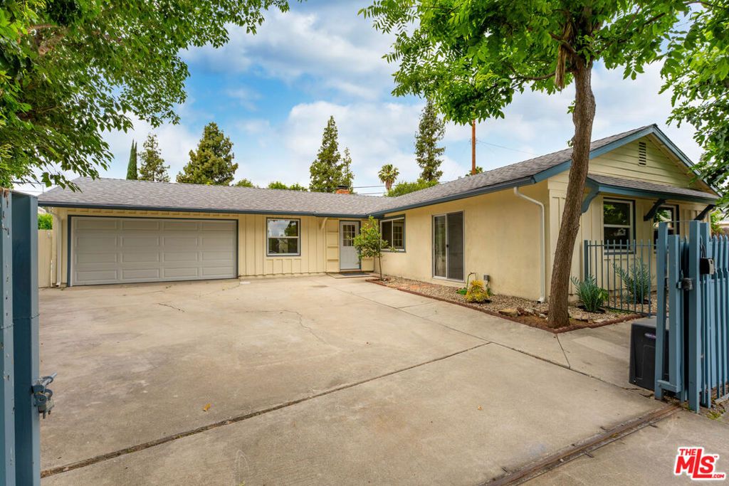 Image 29 of property listing at 22736 Cantlay Street, West Hills, CA 91307
