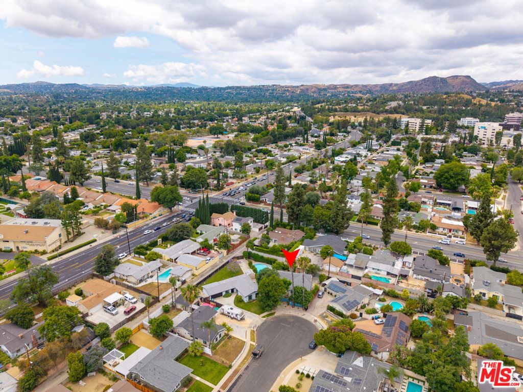 Image 30 of property listing at 22736 Cantlay Street, West Hills, CA 91307