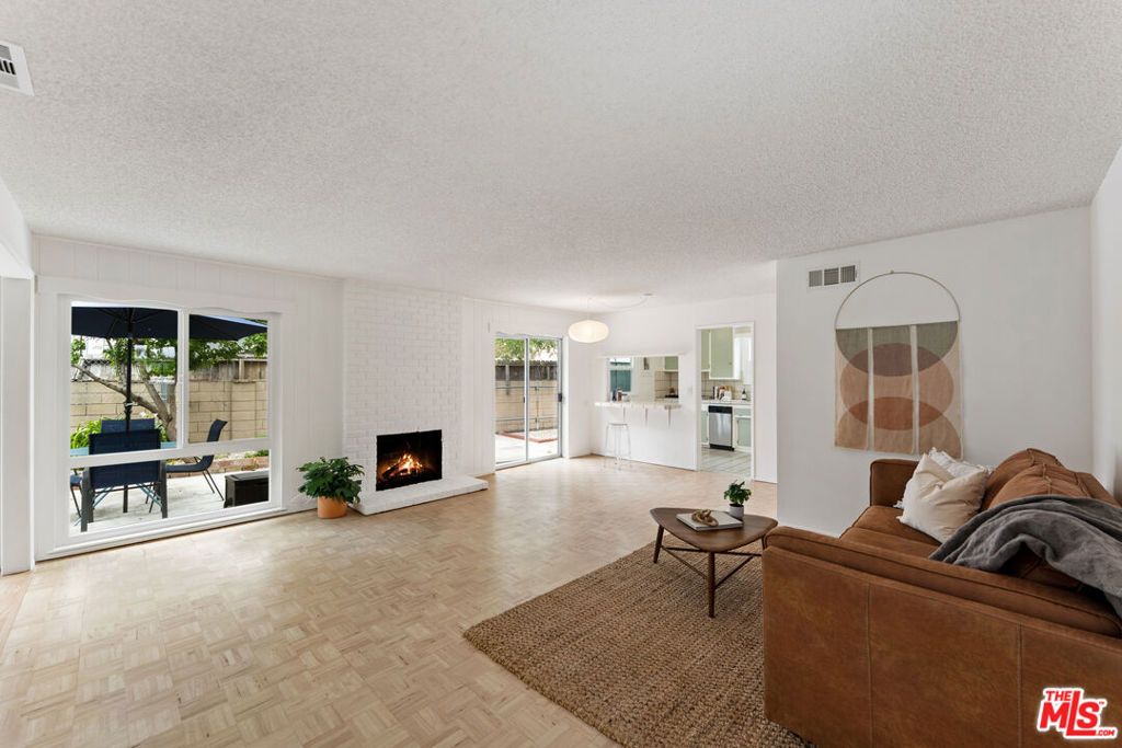Image 4 of property listing at 22736 Cantlay Street, West Hills, CA 91307