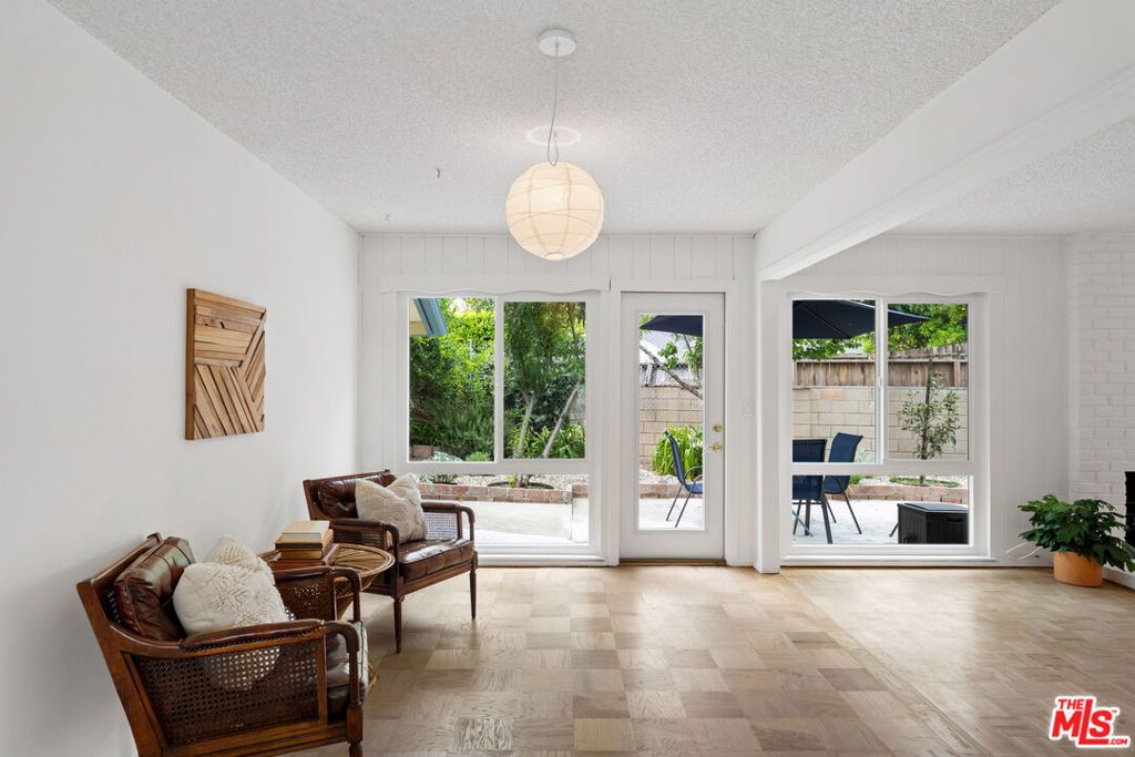 Image 8 of property listing at 22736 Cantlay Street, West Hills, CA 91307