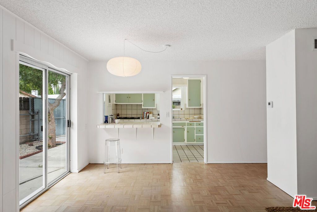 Image 9 of property listing at 22736 Cantlay Street, West Hills, CA 91307
