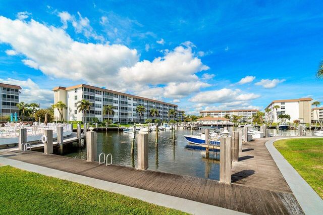 910 Dogwood Drive 444, Delray Beach, FL 33483