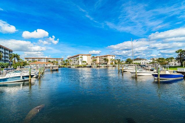 910 Dogwood Drive 444, Delray Beach, FL 33483