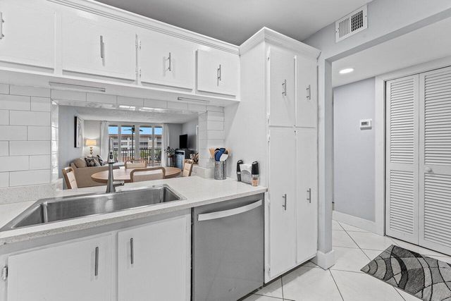 910 Dogwood Drive 444, Delray Beach, FL 33483