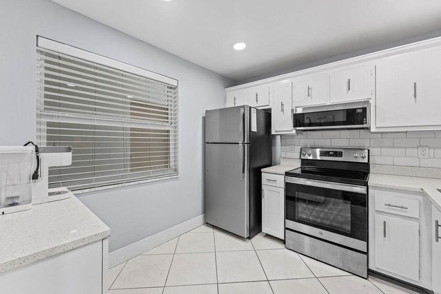 910 Dogwood Drive 444, Delray Beach, FL 33483