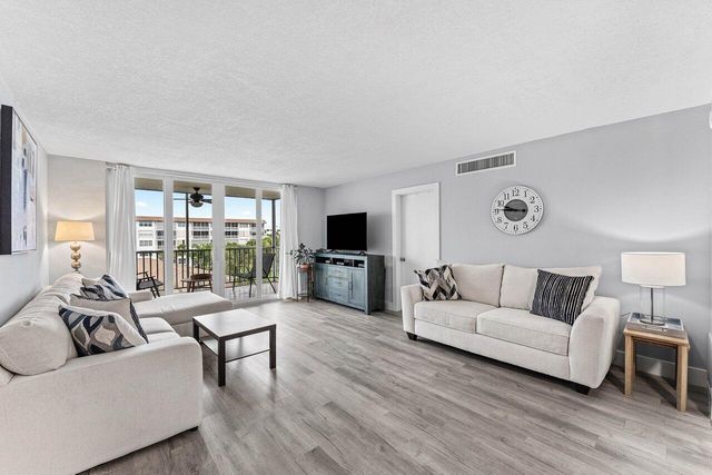 910 Dogwood Drive 444, Delray Beach, FL 33483