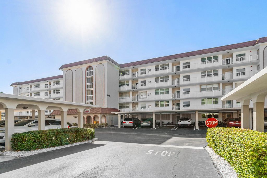 910 Dogwood Drive 444, Delray Beach, FL 33483