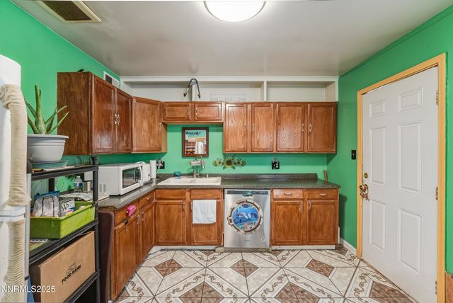 2021 1st Street, Sparks, NV 89431