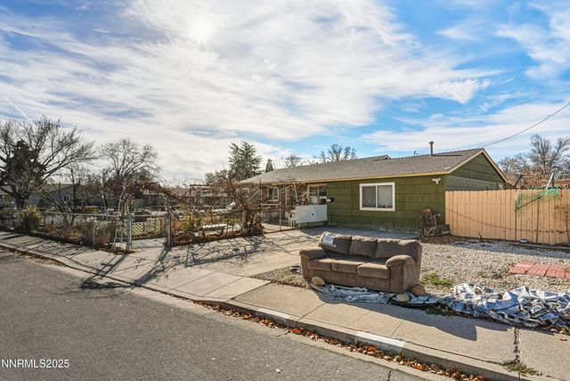 2021 1st Street, Sparks, NV 89431