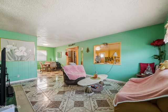 2021 1st Street, Sparks, NV 89431