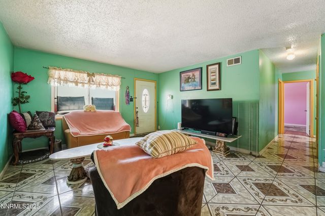 2021 1st Street, Sparks, NV 89431