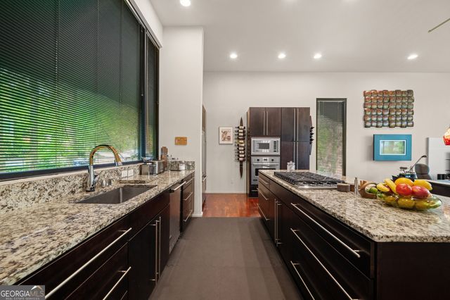 585 Overbrook Drive NW, Atlanta, GA 30318