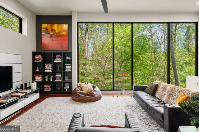 585 Overbrook Drive NW, Atlanta, GA 30318