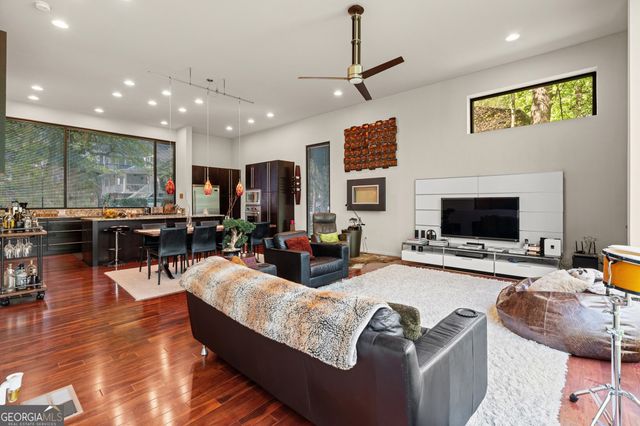 585 Overbrook Drive NW, Atlanta, GA 30318