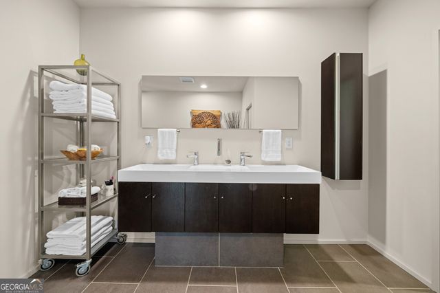 585 Overbrook Drive NW, Atlanta, GA 30318