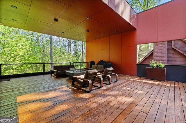 585 Overbrook Drive NW, Atlanta, GA 30318