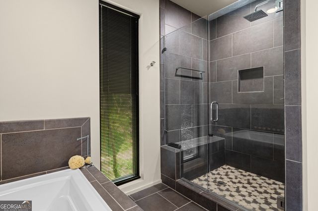 585 Overbrook Drive NW, Atlanta, GA 30318