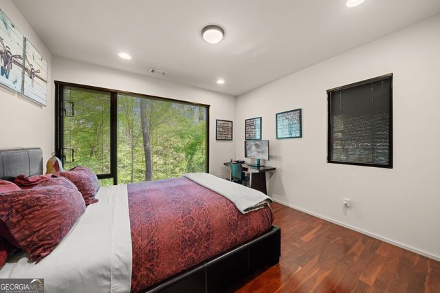 585 Overbrook Drive NW, Atlanta, GA 30318