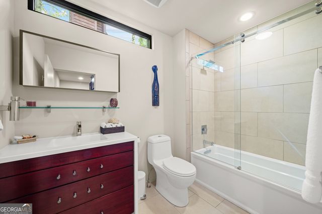 585 Overbrook Drive NW, Atlanta, GA 30318