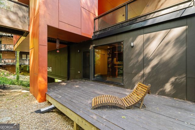 585 Overbrook Drive NW, Atlanta, GA 30318