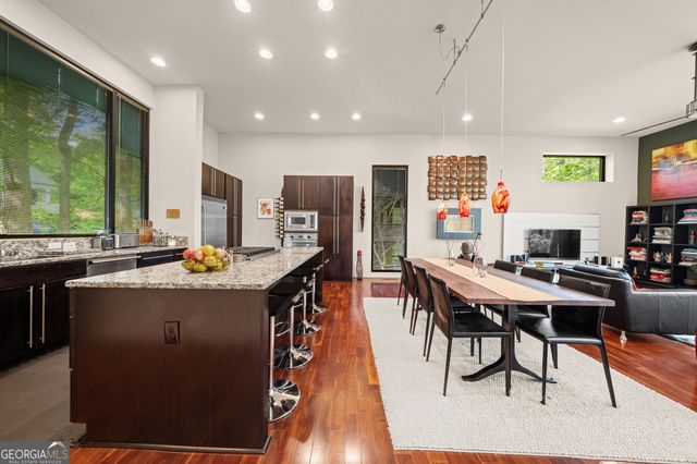 585 Overbrook Drive NW, Atlanta, GA 30318