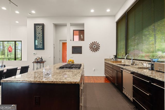 585 Overbrook Drive NW, Atlanta, GA 30318