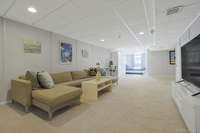 21 Candlewood Court, Briarcliff Manor, NY 10510