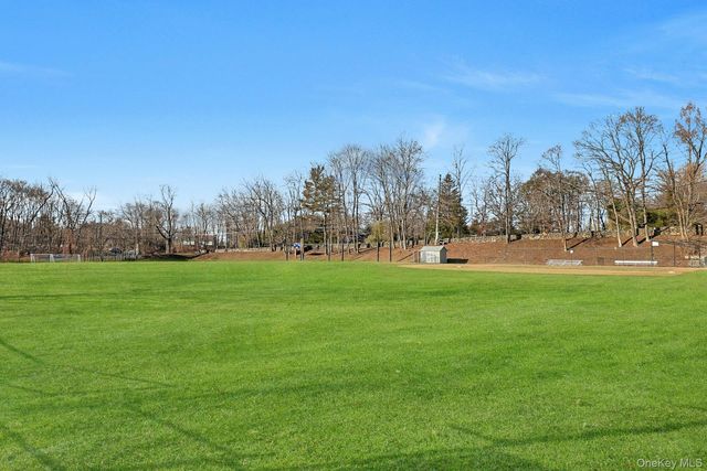 21 Candlewood Court, Briarcliff Manor, NY 10510