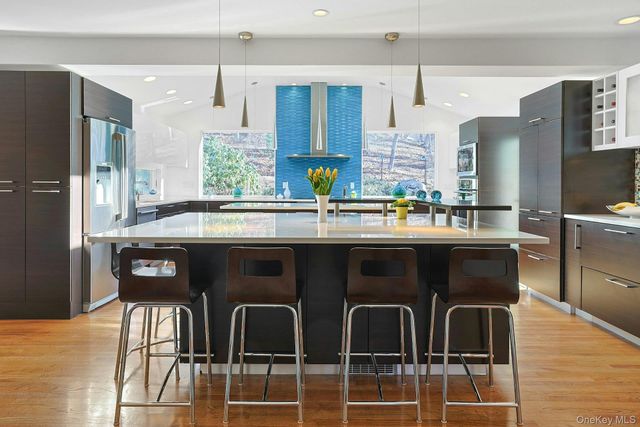 21 Candlewood Court, Briarcliff Manor, NY 10510