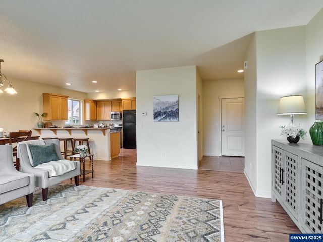 990 Sage St, Silverton, OR 97381