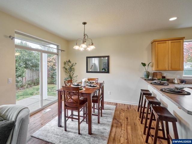 990 Sage St, Silverton, OR 97381