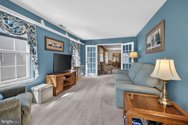 157 INDIGO DR, Mount Laurel, NJ 08054