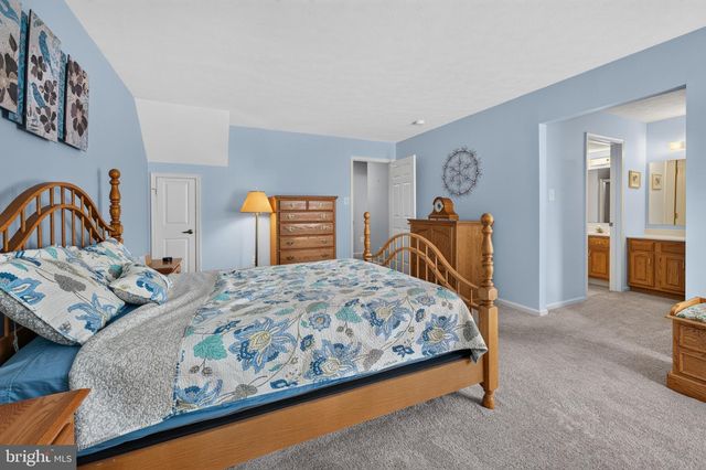 157 INDIGO DR, Mount Laurel, NJ 08054