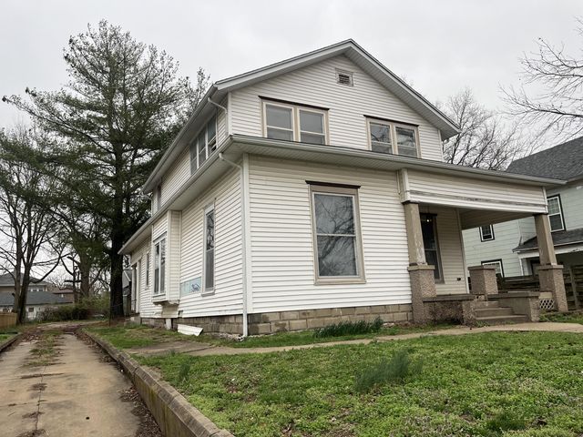 1220 N Robberson Avenue, Springfield, MO 65802