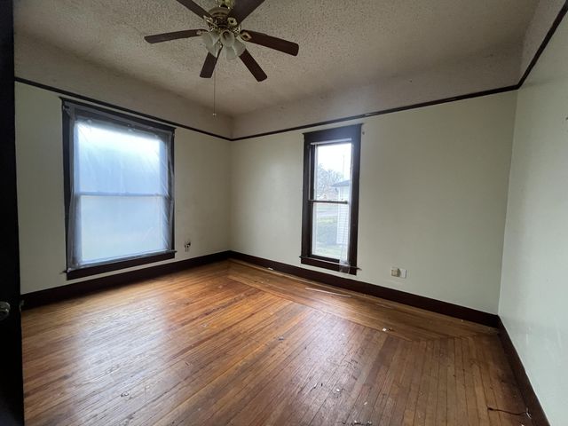 1220 N Robberson Avenue, Springfield, MO 65802