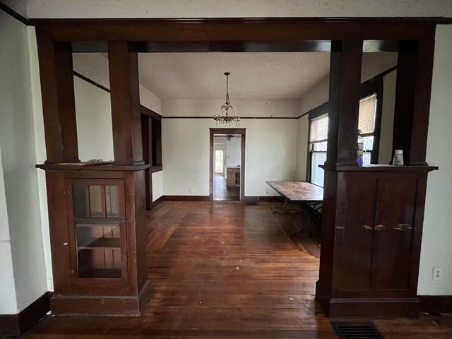 1220 N Robberson Avenue, Springfield, MO 65802