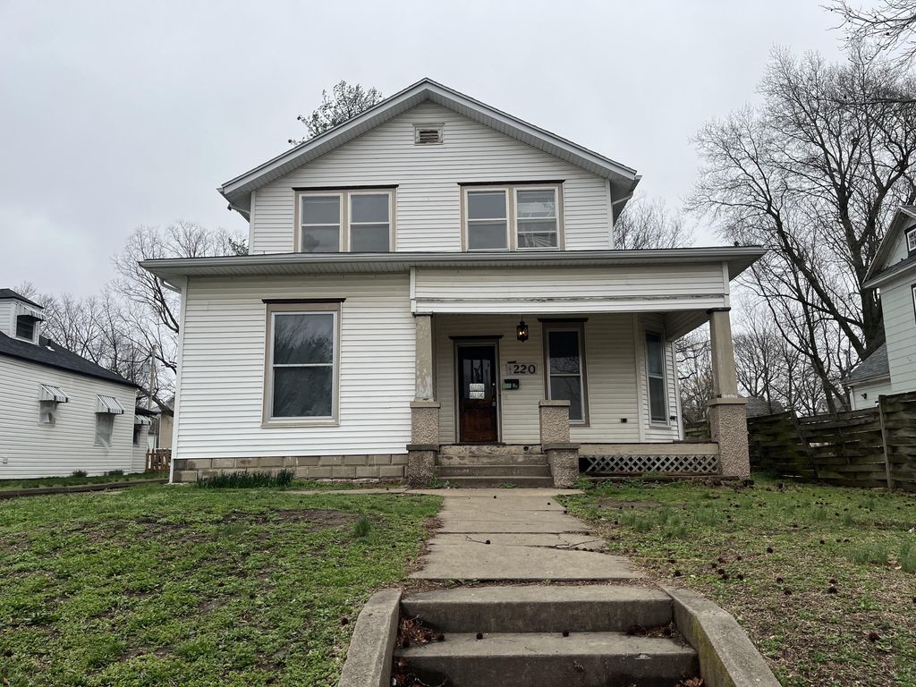 1220 N Robberson Avenue, Springfield, MO 65802