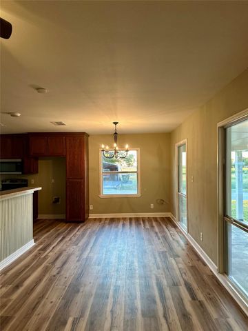 305 W Davilla ST, Granger, TX 76530