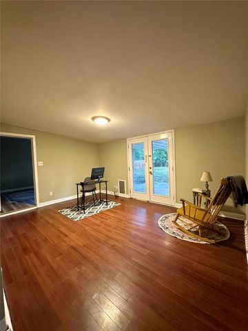 305 W Davilla ST, Granger, TX 76530