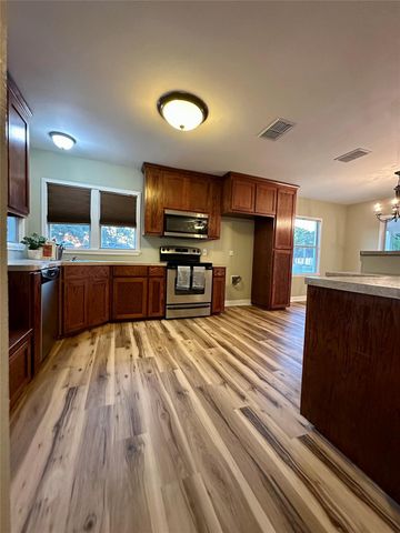 305 W Davilla ST, Granger, TX 76530