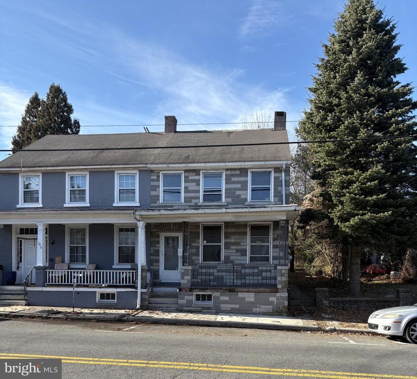 104 S 2ND ST, Womelsdorf, PA 19567