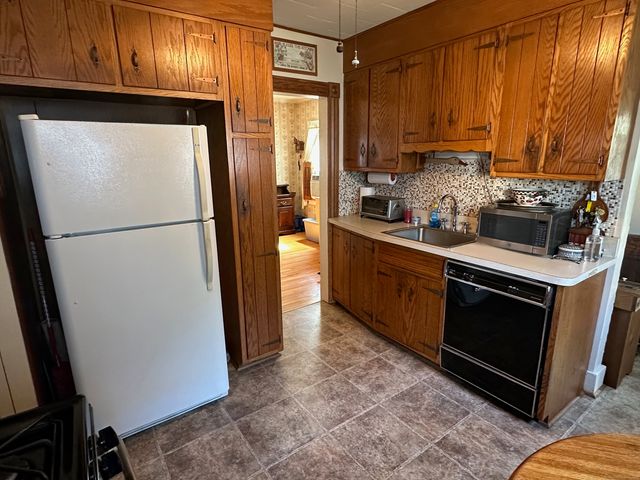 232 Court Street, West Haven, CT 06516