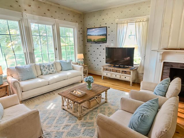232 Court Street, West Haven, CT 06516